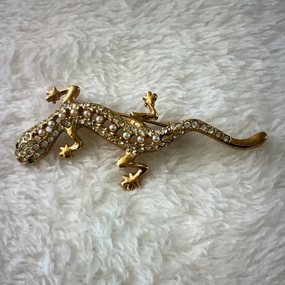 Vintage Rhinestone and Pearls lizard pin Brooch- 3 inches L.